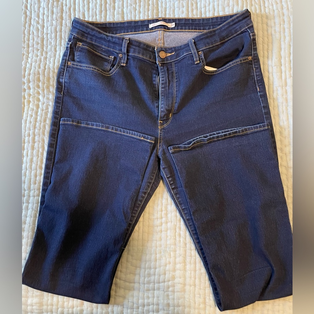 Levi’s 725 Bootcut Jean in Dark Wash